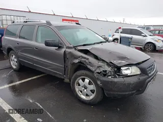 2006 Volvo XC70 with VIN YV4SZ592461221651, listed as a IAAI auction lot 41482185 with 150,201 mi miles. Bid and sale history available at carsss.com. Image 1.