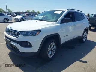 2025 Jeep Compass Latitude with VIN 3C4NJDBN4ST554344, listed as a IAAI auction lot 41993411 with 633 mi miles and . Bid and sale history available at DreamBid. Image 17.