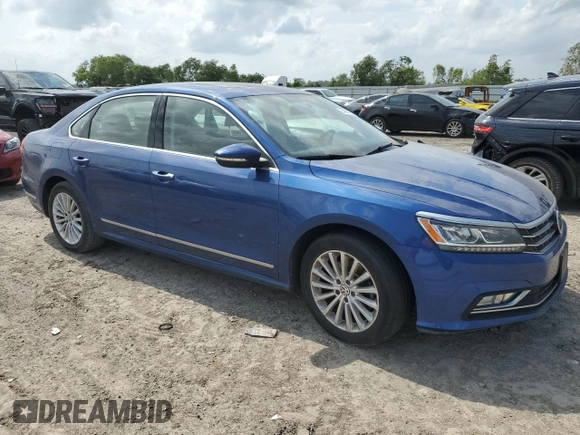 2017 Volkswagen Passat SE z VIN 1VWBT7A34HC005632, wystawiony jako Copart lot #54880335 z przebiegiem 67 425 mil mil oraz Szkoda całkowita • Salvage title. Historia ofert i sprzedaży dostępna na DreamBid. Obrazek 4.