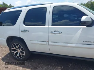 2008 GMC Yukon Denali z VIN 1GKFK63848J230708, wystawiony jako IAAI lot #42175206 z przebiegiem 208 589 mil mil oraz . Historia ofert i sprzedaży dostępna na DreamBid. Obrazek 13.