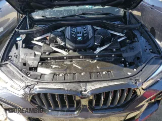 2022 BMW X6 M50i z VIN 5UXCY8C04N9K18587, wystawiony jako Copart lot #62977162 z przebiegiem Nie podano mil oraz . Historia ofert i sprzedaży dostępna na DreamBid. Obrazek 7.