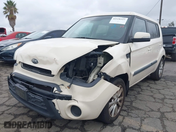 2013 Kia Soul + z VIN KNDJT2A63D7756770, wystawiony jako IAAI lot #41528323 z przebiegiem 124 423 mil mil oraz . Historia ofert i sprzedaży dostępna na DreamBid. Obrazek 19.