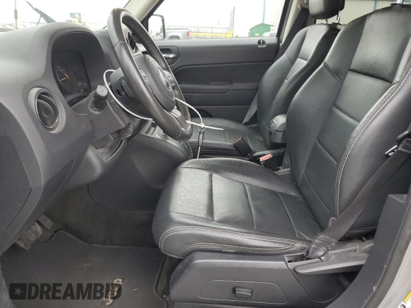 2016 Jeep Patriot Latitude with VIN 1C4NJRFB0GD522016, listed as a Copart auction lot 54688695 with 104,587 mi miles and Salvage title. Bid and sale history available at DreamBid. Image 7.