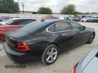 2018 Volvo S90 Momentum with VIN LVY982AK2JP019985, listed as a Copart auction lot 52828415 with 113,029 mi miles and Clean Title. Bid and sale history available at carsss.com. Image 3.