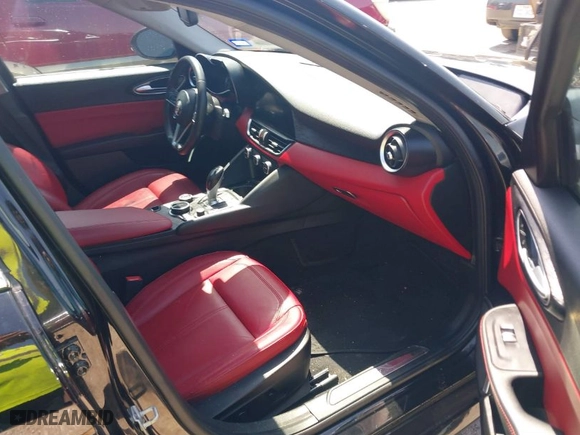 2019 Alfa Romeo Giulia with VIN ZARFAMAN0K7598745, listed as a IAAI auction lot 41872396 with 59,755 mi miles. Bid and sale history available at carsss.com. Image 5.