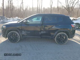 2022 Jeep Compass Latitude with VIN 3C4NJDBB7NT195727, listed as a IAAI auction lot 41693643 with 33,413 mi miles and . Bid and sale history available at DreamBid. Image 14.