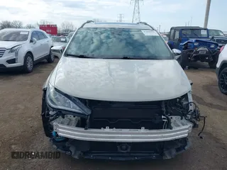 2017 Chrysler Pacifica Limited with VIN 2C4RC1GG6HR592464, listed as a IAAI auction lot 41868991 with 84,071 mi miles and . Bid and sale history available at DreamBid. Image 13.