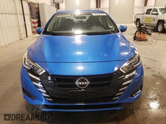 2023 Nissan Versa SV z VIN 3N1CN8EV4PL860789, wystawiony jako Copart lot #57871625 z przebiegiem 53 008 mil mil oraz Czysty tytuł • Clean title. Historia ofert i sprzedaży dostępna na DreamBid. Obrazek 5.