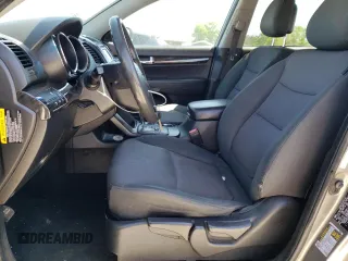 2013 Kia Sorento LX z VIN 5XYKT3A6XDG408459, wystawiony jako Copart lot #52556785 z przebiegiem 195 680 mil mil oraz Szkoda całkowita • Salvage title. Historia ofert i sprzedaży dostępna na DreamBid. Obrazek 7.