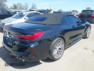 2020 BMW M8 Competition z VIN WBSDZ0C0XLCD28138, wystawiony jako IAAI lot #42339303 z przebiegiem 30 298 mil mil oraz . Historia ofert i sprzedaży dostępna na DreamBid. Obrazek 4.