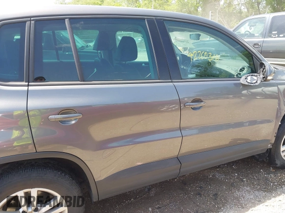 2012 Volkswagen Tiguan SE with VIN WVGAV7AX9CW004362, listed as a IAAI auction lot 42260316 with 163,444 mi miles and . Bid and sale history available at DreamBid. Image 13.