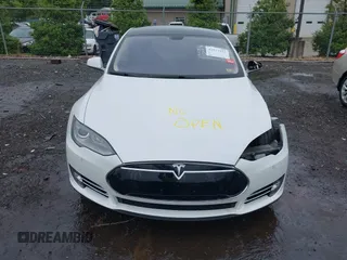 2013 Tesla Model S Performance z VIN 5YJSA1CP9DFP20778, wystawiony jako IAAI lot #42511532 z przebiegiem Nie podano mil oraz . Historia ofert i sprzedaży dostępna na DreamBid. Obrazek 13.