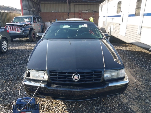 1999 Cadillac Eldorado Touring z VIN 1G6ET129XXU603042, wystawiony jako IAAI lot #41699955 z przebiegiem 81 704 mil mil oraz . Historia ofert i sprzedaży dostępna na DreamBid. Obrazek 13.