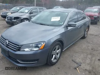 2013 Volkswagen Passat SE z VIN 1VWBP7A35DC022003, wystawiony jako IAAI lot #41960412 z przebiegiem 243 985 mil mil oraz . Historia ofert i sprzedaży dostępna na DreamBid. Obrazek 2.