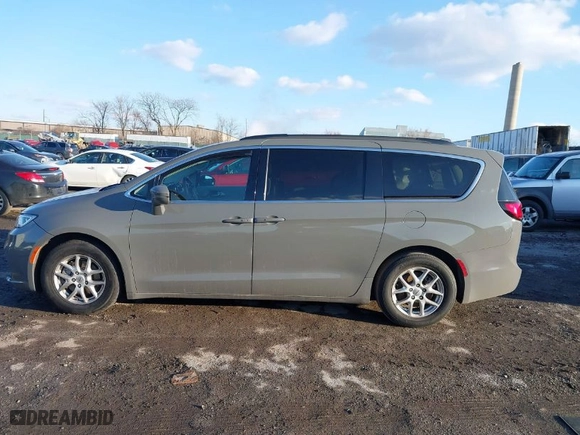 2022 Chrysler Pacifica Touring L with VIN 2C4RC1BG3NR117213, listed as a IAAI auction lot 41542680 with NaN miles. Bid and sale history available at carsss.com. Image 15.