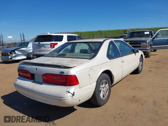 1996 Ford Thunderbird LX z VIN 1FALP62W3TH135238, wystawiony jako IAAI lot #41692746 z przebiegiem 136 464 mil mil oraz . Historia ofert i sprzedaży dostępna na DreamBid. Obrazek 4.