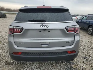 2020 Jeep Compass Latitude z VIN 3C4NJDBB6LT117095, wystawiony jako Copart lot #54346655 z przebiegiem 26 047 mil mil oraz Szkoda całkowita • Salvage title. Historia ofert i sprzedaży dostępna na DreamBid. Obrazek 6.