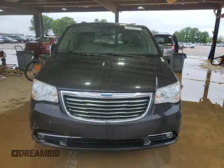 2015 Chrysler Town & Country Touring L z VIN 2C4RC1CG5FR628504, wystawiony jako Copart lot #54216315 z przebiegiem 129 479 mil mil oraz Szkoda całkowita • Salvage title. Historia ofert i sprzedaży dostępna na DreamBid. Obrazek 5.