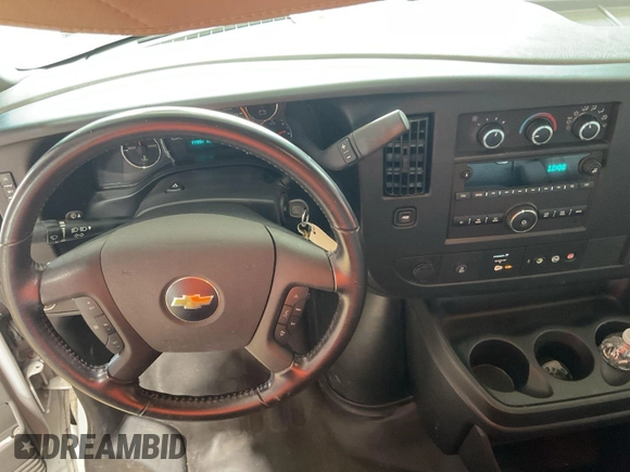 2020 Chevrolet Express Cargo z VIN 1GCWGAFG9L1253235, wystawiony jako IAAI lot #42580142 z przebiegiem 77 857 mil mil oraz . Historia ofert i sprzedaży dostępna na DreamBid. Obrazek 32.