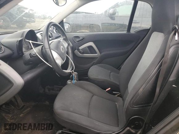 2013 Smart fortwo Pure z VIN WMEEJ3BA2DK663432, wystawiony jako Copart lot #63203755 z przebiegiem 79 786 mil mil oraz Czysty tytuł • Clean title. Historia ofert i sprzedaży dostępna na DreamBid. Obrazek 7.