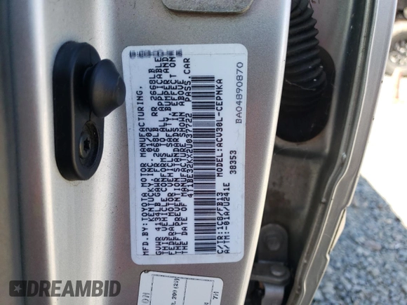 2002 Toyota Camry LE z VIN 4T1BE32KX2U037722, wystawiony jako Copart lot #58482805 z przebiegiem 154 207 mil mil oraz Szkoda całkowita • Salvage title. Historia ofert i sprzedaży dostępna na DreamBid. Obrazek 12.