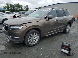 2016 Volvo XC90 T6 Momentum z VIN YV4A22PK1G1052417, wystawiony jako Copart lot #58167205 z przebiegiem 126 220 mil mil oraz Czysty tytuł • Clean title. Historia ofert i sprzedaży dostępna na DreamBid. Obrazek 1.