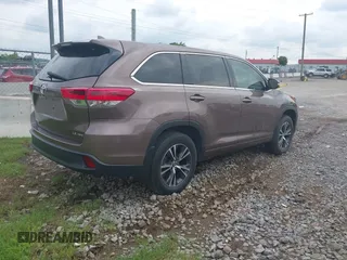 2018 Toyota Highlander LE с VIN 5TDBZRFH6JS812871, выставлен на аукционе IAAI как лот 42373213 с пробегом 33 024 миль миль и . История ставок и продаж доступна на DreamBid. Изображение 4.