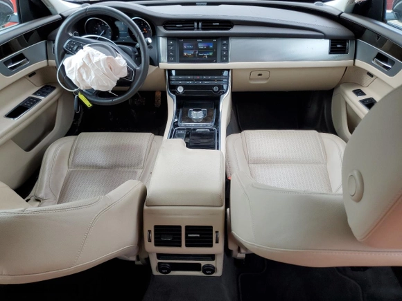2016 Jaguar XF 35t Prestige with VIN SAJBE4BV3GCY18665, listed as a Copart auction lot 41925005 with 100,530 mi miles and Salvage Title. Bid and sale history available at carsss.com. Image 8.