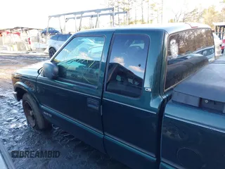 2003 Chevrolet S-10 with VIN 1GCCS19H638165384, listed as a IAAI auction lot 41543313 with 117,386 mi miles and . Bid and sale history available at DreamBid. Image 14.