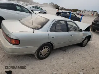 1994 Toyota Camry XLE with VIN JT2GK13E0R0039215, listed as a Copart auction lot 79532404 with 109,104 mi miles and Salvage Title. Bid and sale history available at carsss.com. Image 3.