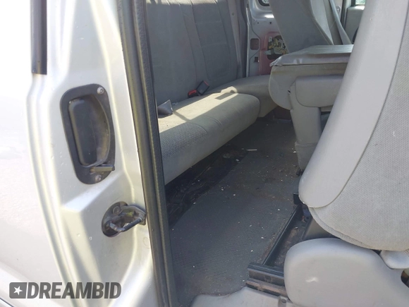 2003 Ford F-250 XL с VIN 1FTNX21P43ED12211, выставлен на аукционе IAAI как лот 42267003 с пробегом 214 101 миль миль и . История ставок и продаж доступна на DreamBid. Изображение 8.