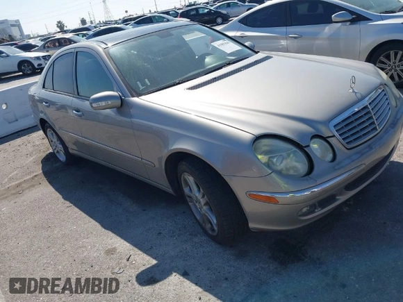 2006 Mercedes-Benz E-Class 3.5L with VIN WDBUF56J96A838185, listed as a IAAI auction lot 41981543 with 213,431 mi miles. Bid and sale history available at carsss.com. Image 1.