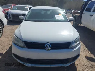 2014 Volkswagen Jetta SE z VIN 3VWD17AJ5EM422832, wystawiony jako IAAI lot #41684216 z przebiegiem 103 940 mil mil oraz . Historia ofert i sprzedaży dostępna na DreamBid. Obrazek 6.