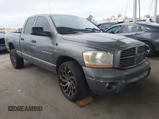 2006 Dodge 1500 SLT z VIN 1D7HA18226S609900, wystawiony jako IAAI lot #42214253 z przebiegiem 211 348 mil mil oraz . Historia ofert i sprzedaży dostępna na DreamBid. Obrazek 1.
