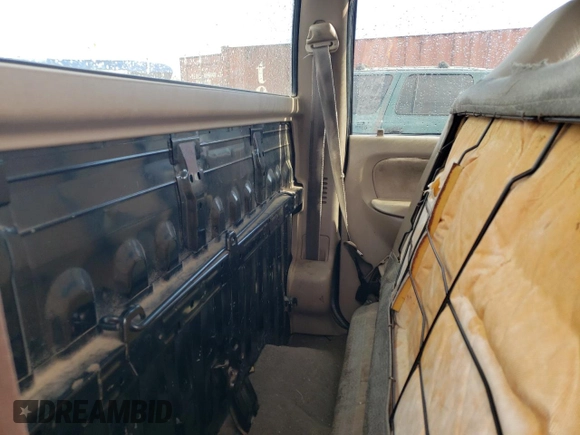 2001 Toyota Tacoma z VIN 5TENL42N41Z817826, wystawiony jako Copart lot #49738685 z przebiegiem 299 844 mil mil oraz Szkoda całkowita • Salvage title. Historia ofert i sprzedaży dostępna na DreamBid. Obrazek 10.