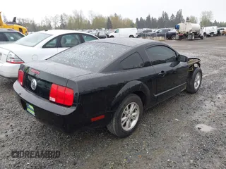 2007 Ford Mustang Deluxe with VIN 1ZVFT80N275285564, listed as a IAAI auction lot 41980104 with 111,665 mi miles. Bid and sale history available at carsss.com. Image 4.