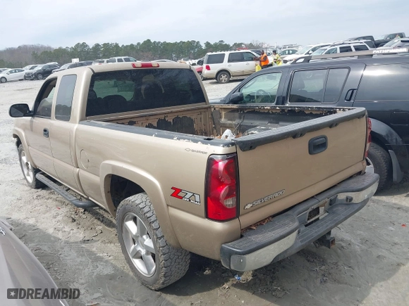 2006 Chevrolet Silverado 1500 LT2 with VIN 1GCEK19B56Z185242, listed as a IAAI auction lot 41693225 with 253,898 mi miles. Bid and sale history available at carsss.com. Image 3.