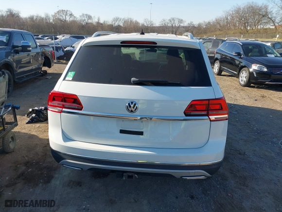 2018 Volkswagen Atlas 3.6L V6 SEL with VIN 1V2MR2CA8JC502440, listed as a IAAI auction lot 41753674 with 142,184 mi miles. Bid and sale history available at carsss.com. Image 16.