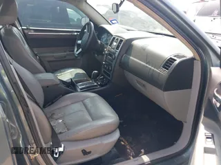 2006 Chrysler 300 Touring with VIN 2C3KA53G16H151319, listed as a IAAI auction lot 41917412 with 245,741 mi miles. Bid and sale history available at carsss.com. Image 5.