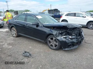 2014 Mercedes-Benz E 350 Luxury z VIN WDDHF8JB7EA836394, wystawiony jako IAAI lot #42295915 z przebiegiem 190 062 mil mil oraz . Historia ofert i sprzedaży dostępna na DreamBid. Obrazek 1.