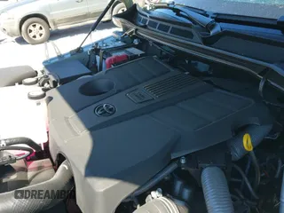 2025 Toyota Tundra SR с VIN 5TFLA5DB3SX261247, выставлен на аукционе IAAI как лот 41577359 с пробегом 381 миль миль и . История ставок и продаж доступна на DreamBid. Изображение 20.