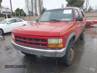 1991 Dodge Dakota z VIN 1B7GG66Y7MS210454, wystawiony jako IAAI lot #41778373 z przebiegiem 151 112 mil mil oraz . Historia ofert i sprzedaży dostępna na DreamBid. Obrazek 6.