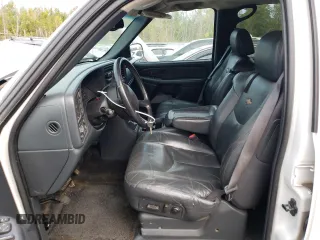 2002 Chevrolet Avalanche with VIN 3GNGK23G82G165622, listed as a Copart auction lot 71918294 with 102,610 mi miles and Salvage Title. Bid and sale history available at carsss.com. Image 7.