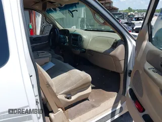 2000 Ford F-150 XL z VIN 1FTRX17L7YKA82690, wystawiony jako IAAI lot #42597325 z przebiegiem Nie podano mil oraz . Historia ofert i sprzedaży dostępna na DreamBid. Obrazek 5.
