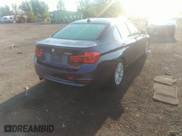 2018 BMW 3 Series 320i xDrive z VIN WBA8A3C53JA488409, wystawiony jako IAAI lot #39667324 z przebiegiem 72 949 mil mil oraz . Historia ofert i sprzedaży dostępna na DreamBid. Obrazek 4.