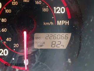 2006 Toyota Matrix STD z VIN 2T1KR32E96C579254, wystawiony jako IAAI lot #42510755 z przebiegiem 226 066 mil mil oraz . Historia ofert i sprzedaży dostępna na DreamBid. Obrazek 7.