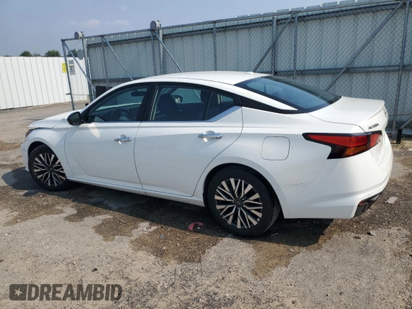 2025 Nissan Altima SV z VIN 1N4BL4DVXSN312223, wystawiony jako Copart lot #60617385 z przebiegiem 16 403 mil mil oraz Czysty tytuł • Clean title. Historia ofert i sprzedaży dostępna na DreamBid. Obrazek 2.