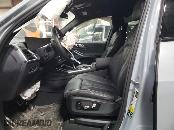 2024 BMW X7 xDrive40i with VIN 5UX23EM04R9V15436, listed as a Copart auction lot 46265095 with 5,504 mi miles and Salvage Title. Bid and sale history available at carsss.com. Image 7.