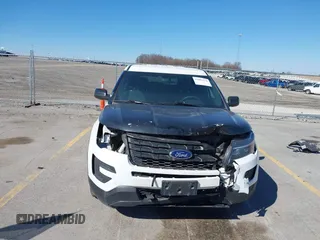 2019 Ford Police Interceptor Utility z VIN 1FM5K8ARXKGB28408, wystawiony jako IAAI lot #41883272 z przebiegiem 114 328 mil mil oraz . Historia ofert i sprzedaży dostępna na DreamBid. Obrazek 13.