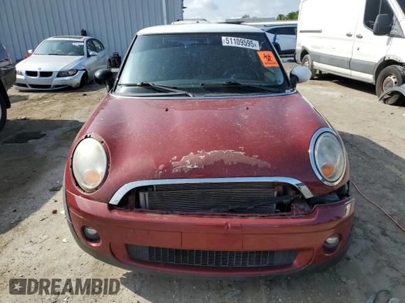 2007 MINI Hardtop z VIN WMWMF335X7TT55336, wystawiony jako Copart lot #51109595 z przebiegiem 132 358 mil mil oraz Czysty tytuł • Clean title. Historia ofert i sprzedaży dostępna na DreamBid. Obrazek 5.